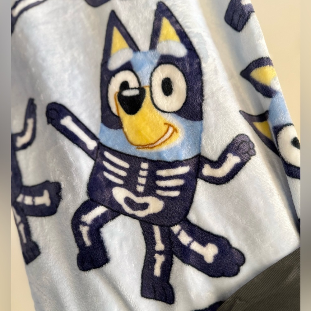 Disney Halloween Bluey Blanket - Picture 3 of 3